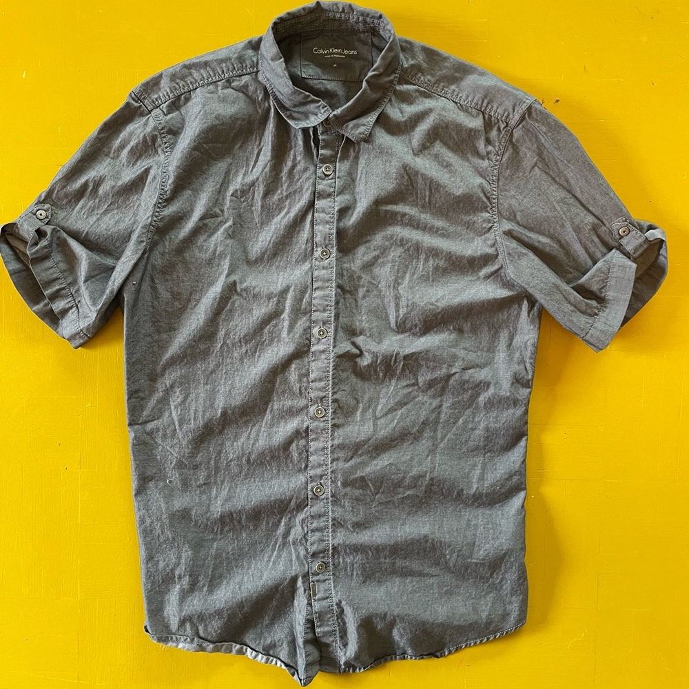 Casual lightweight Calvin Klein button down - Medium